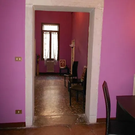 Emeralds Guesthouse * Венеция