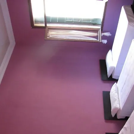 Emeralds Guesthouse Венеция