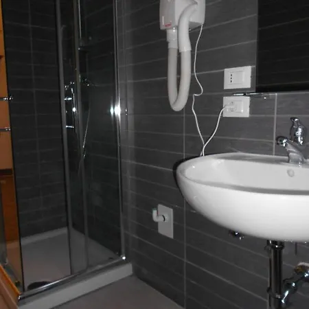 Гостевой дом Emeralds Guesthouse *