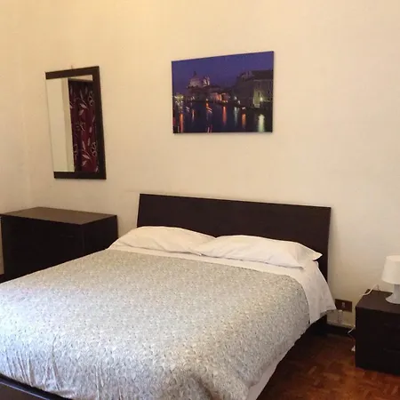 Emeralds Guesthouse Гостевой дом Венеция