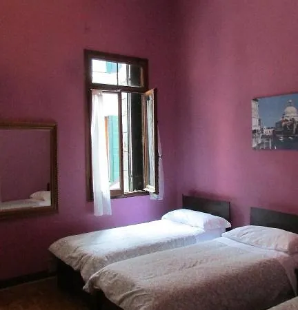 Emeralds Guesthouse Гостевой дом