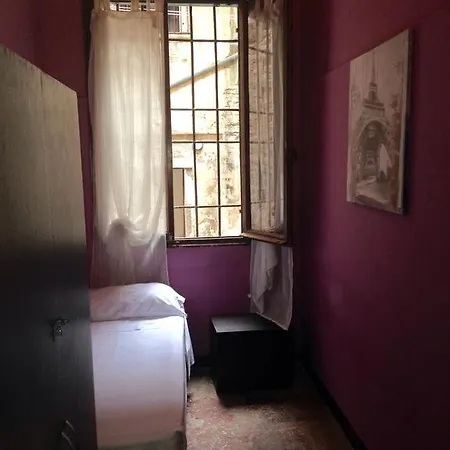 Emeralds Guesthouse Pensión Venecia