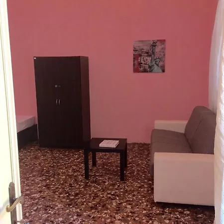 Emeralds Guesthouse *