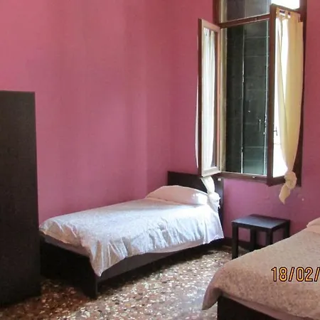 Pensión Emeralds Guesthouse Venecia