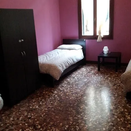 Emeralds Guesthouse Pensión